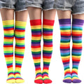 Overknee-Socken mit Regenbogenstreifen